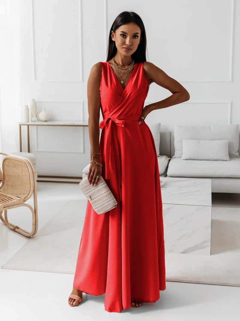 Levoire | Robe Longue Unicolore Pour Femmes Avec Décolleté En V Rot