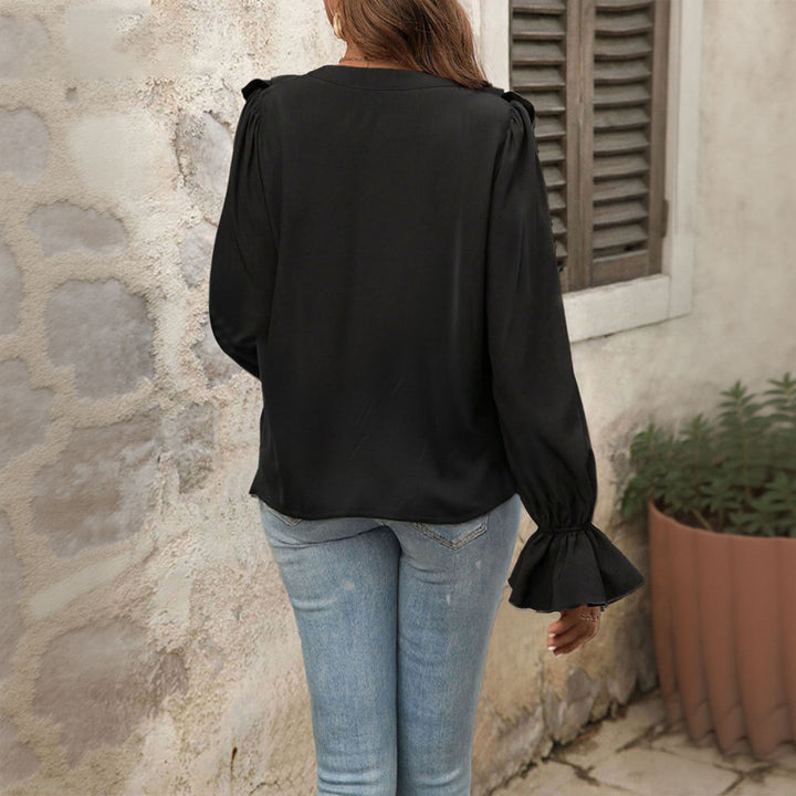 Blouse pour femmes avec des détails de volants élégants et un chic col en V Levoire