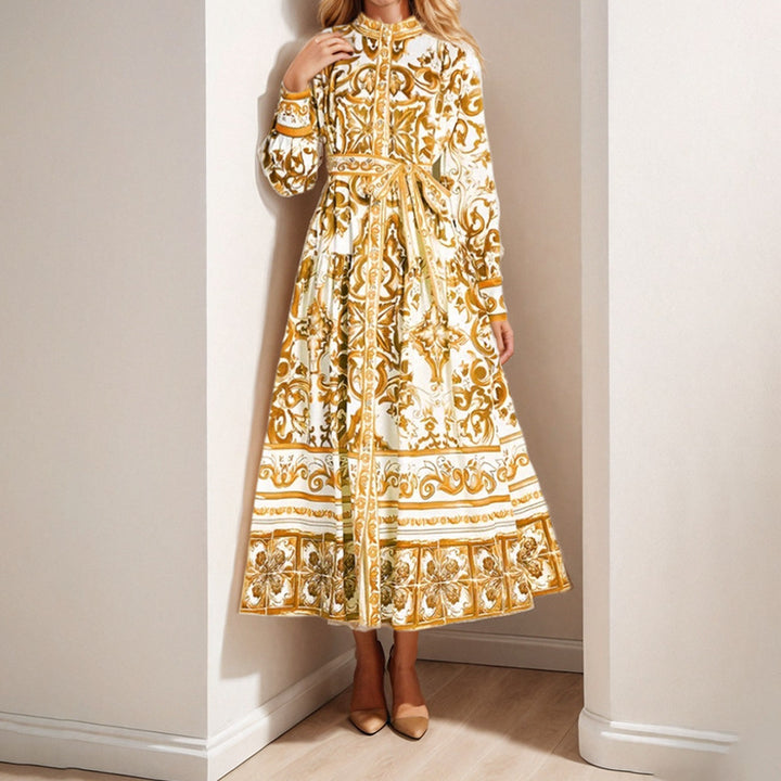 Dame Élégante Robe Maxi avec Motif Floral Délicat et Ceinture Pratique Levoire