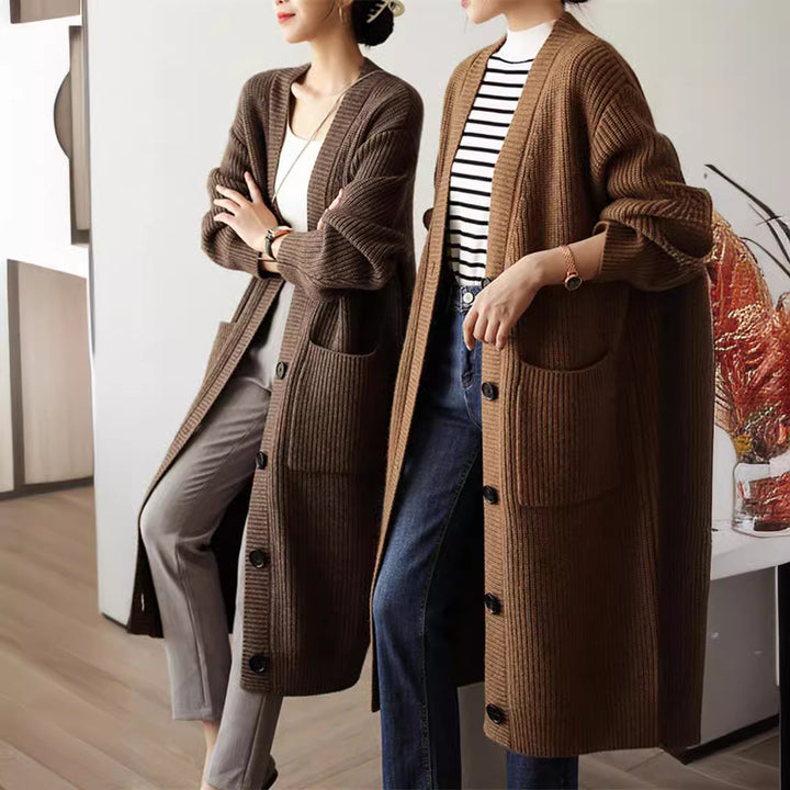 Cardigan tricoté pour femmes à coupe généreuse avec poches pratiques et patte de bouton décorative Levoire