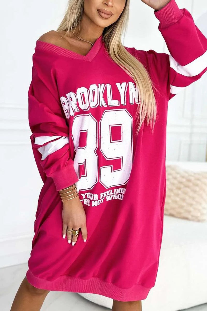 Robe oversize pour femme avec imprimé graphique sportif et décolleté en V profond Levoire