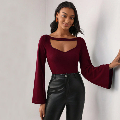T-shirt femme avec décolleté en V profond et manches trompette élégantes Levoire