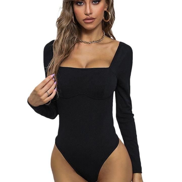 Robe féminine avec encolure carrée et manches longues Levoire