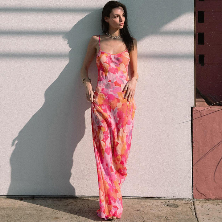 Robe maxi florale élégante pour femme avec des bretelles spaghetti délicates et une coupe fluide Levoire