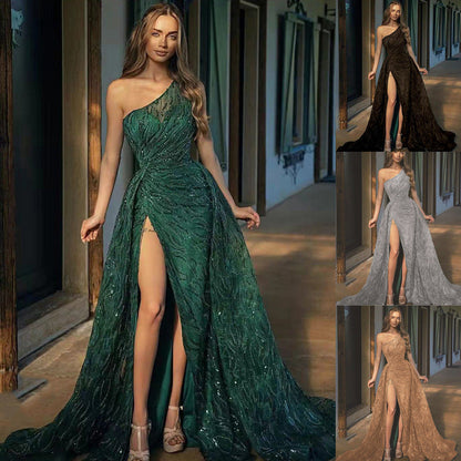 Levoire | Tenue de soirée à bretelles spaghetti avec des paillettes glamour