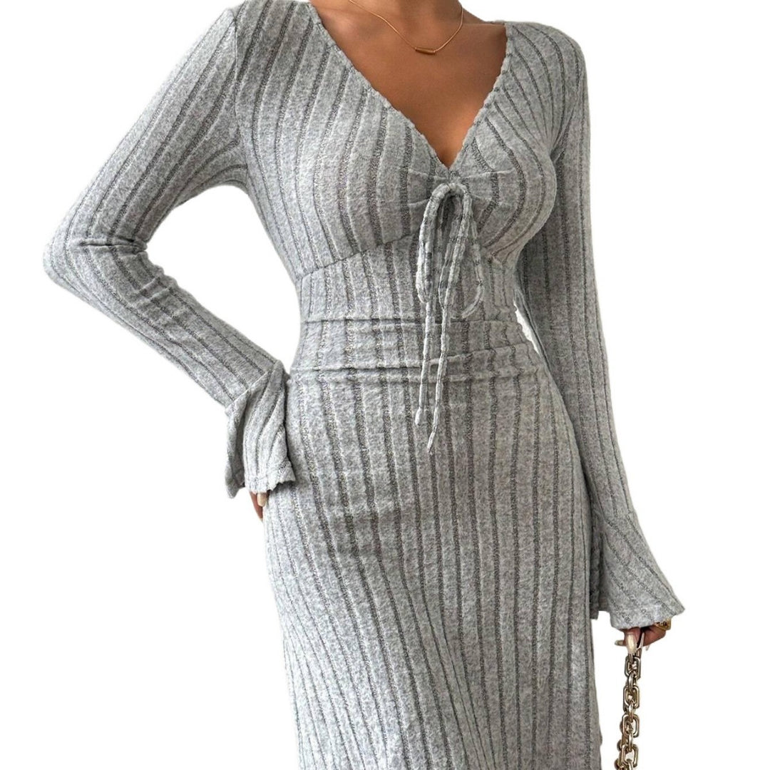 Robe tricotée pour femmes avec décolleté en V profond et liens élégants Levoire