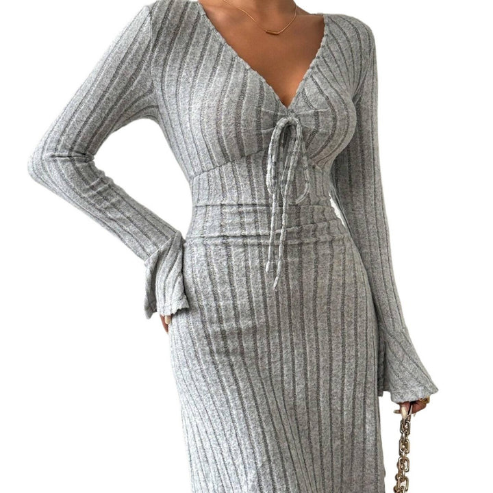 Robe tricotée pour femmes avec décolleté en V profond et liens élégants Levoire