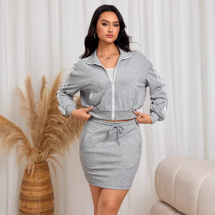 Ensemble de sport pour femme avec haut ajusté et mini jupe élégante Levoire