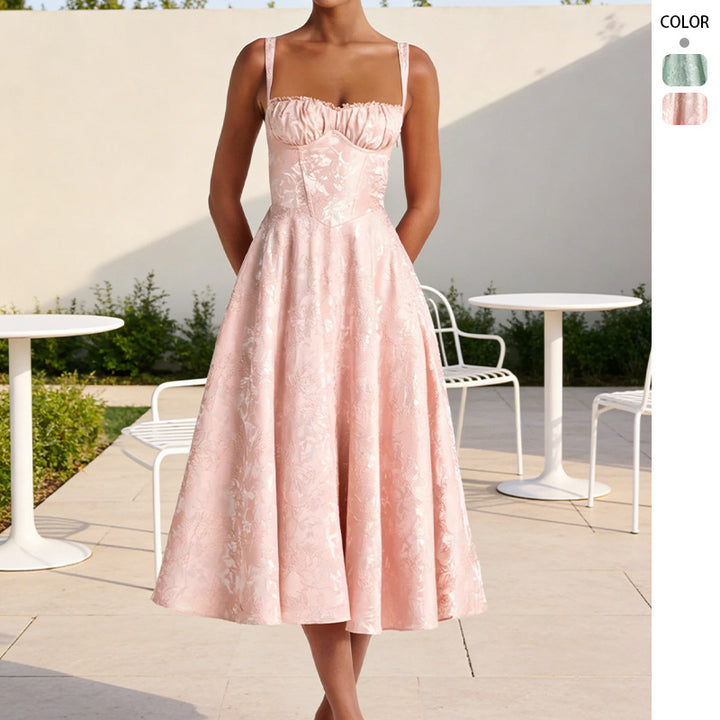 Robe cocktail glamour pour femmes avec haut à volants et jupe volumineuse Levoire