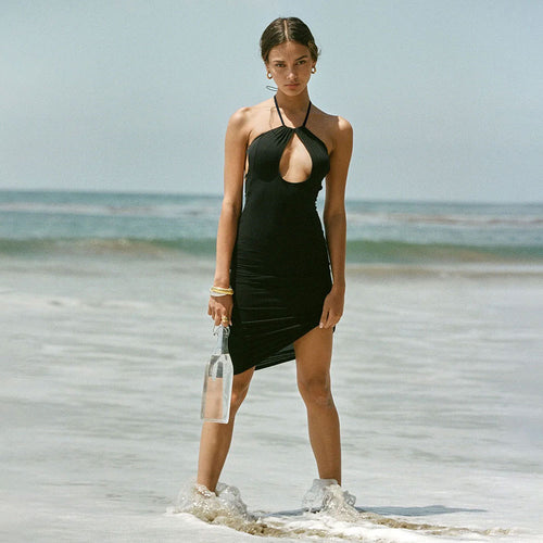 Robe bodycon femme avec décolleté en V profond et design élégant à col halter Levoire