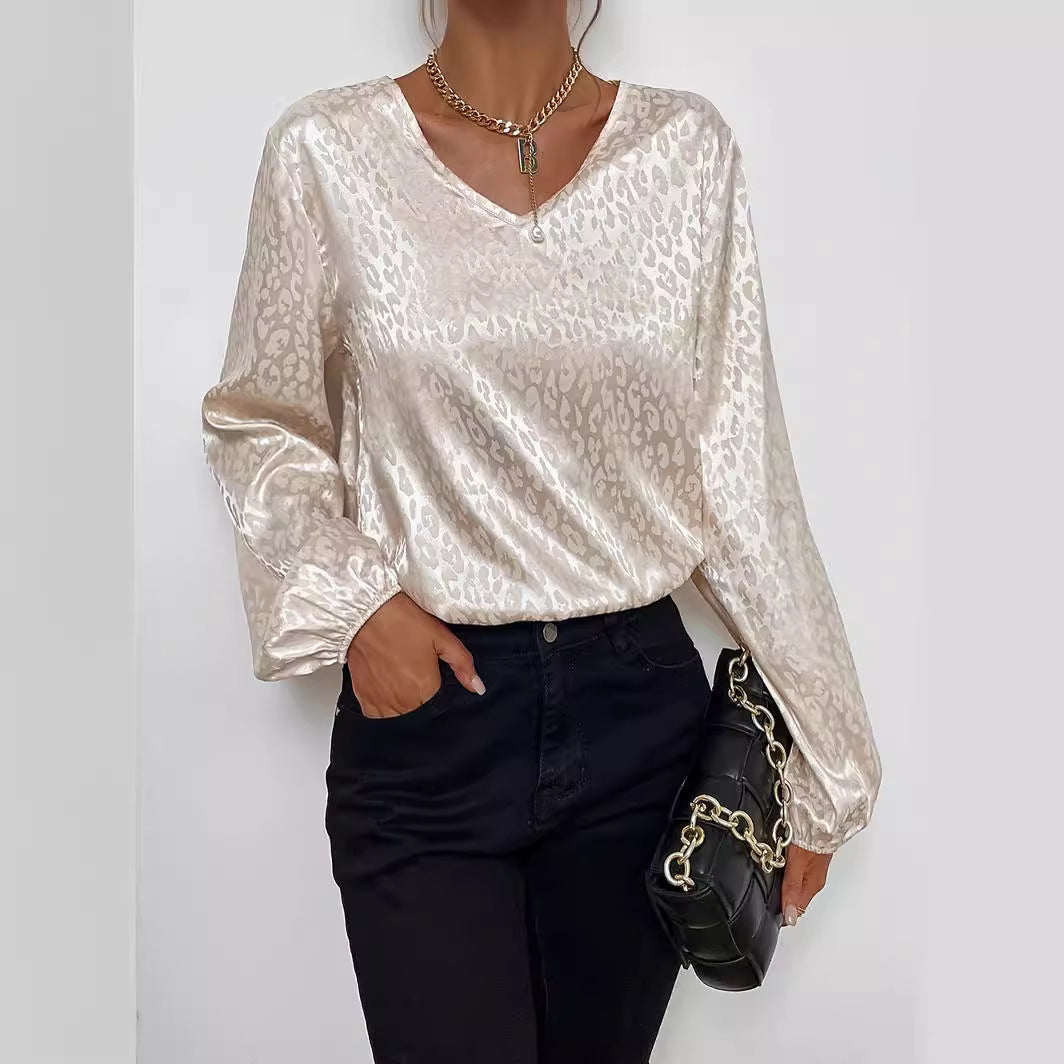 Blouse élégante pour femmes avec un col en V moderne et un motif orné Levoire