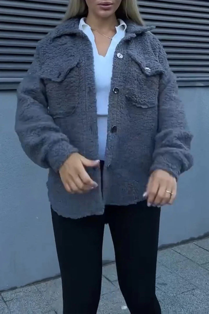 Veste en polaire décontractée pour femmes avec poches pratiques et détails de boutons Levoire