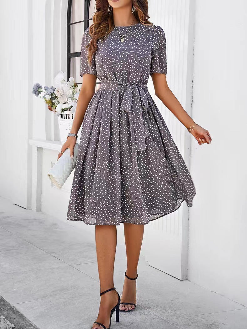 Robe midi pour femmes avec un élégant design à pois et une ceinture à la taille Levoire