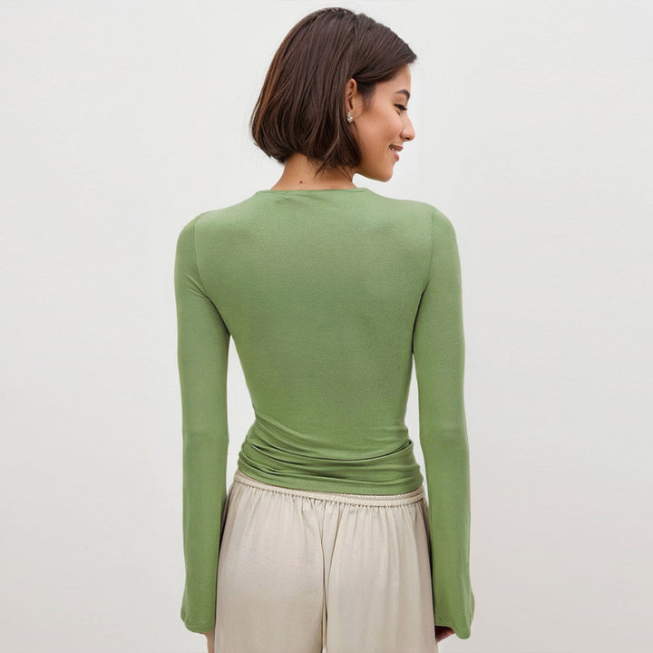 T-shirt à manches longues pour femmes avec un design innovant en torsion et une découpe sophistiquée Levoire