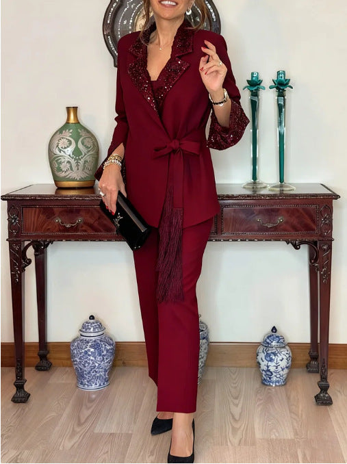 Ensemble de costume élégant pour femmes avec des accents scintillants et une ceinture ajustée Levoire
