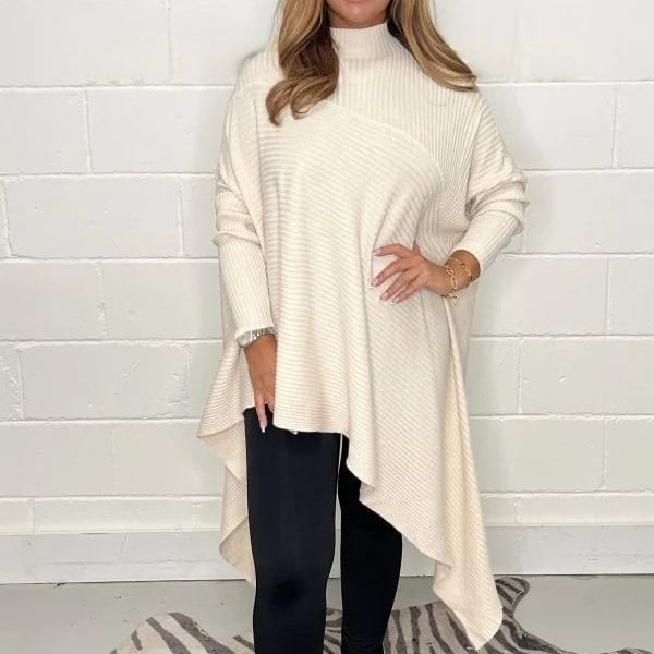 Haut en tricot asymétrique pour femmes avec col haut et coupe moderne Levoire