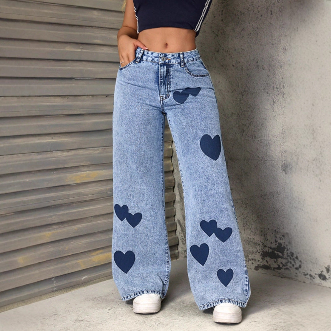 Jeans larges pour femmes avec des appliqués en forme de cœur Levoire