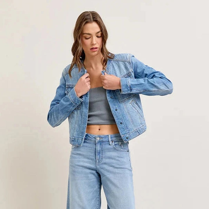 Veste en denim pour femmes avec coupe courte et poches pratiques Levoire