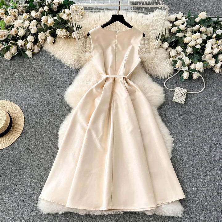 Levoire | Robe midi élégante avec une fente haute