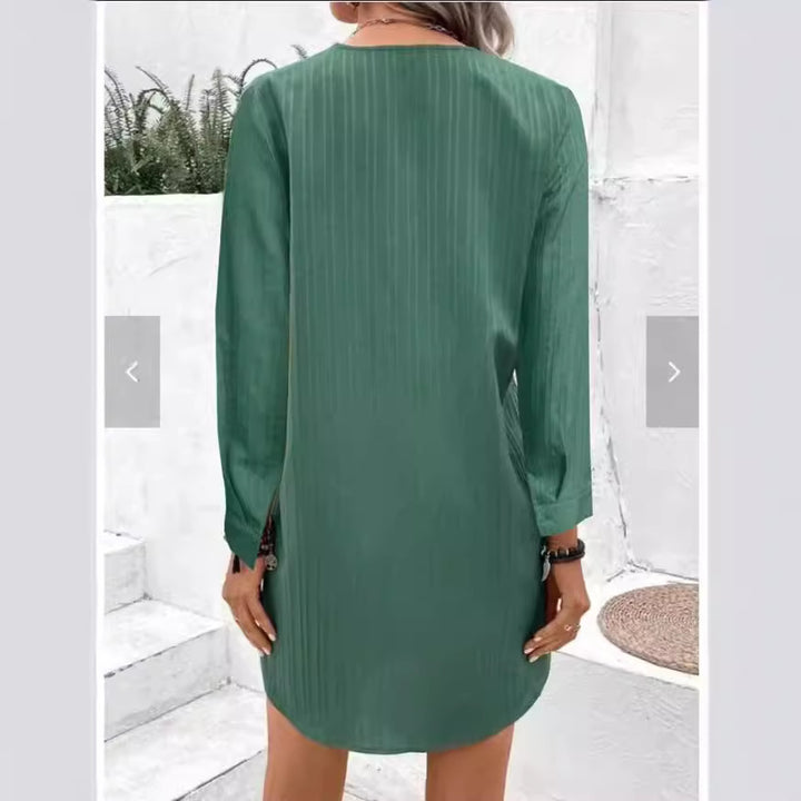 Blouse Femme à Col V avec Fines Rayures et Détails Bouton Levoire