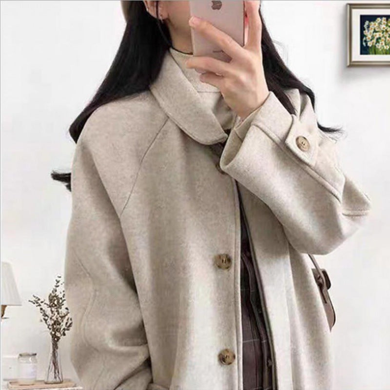 Manteau féminin élégant à coupe décontractée avec patte de boutonnage Levoire