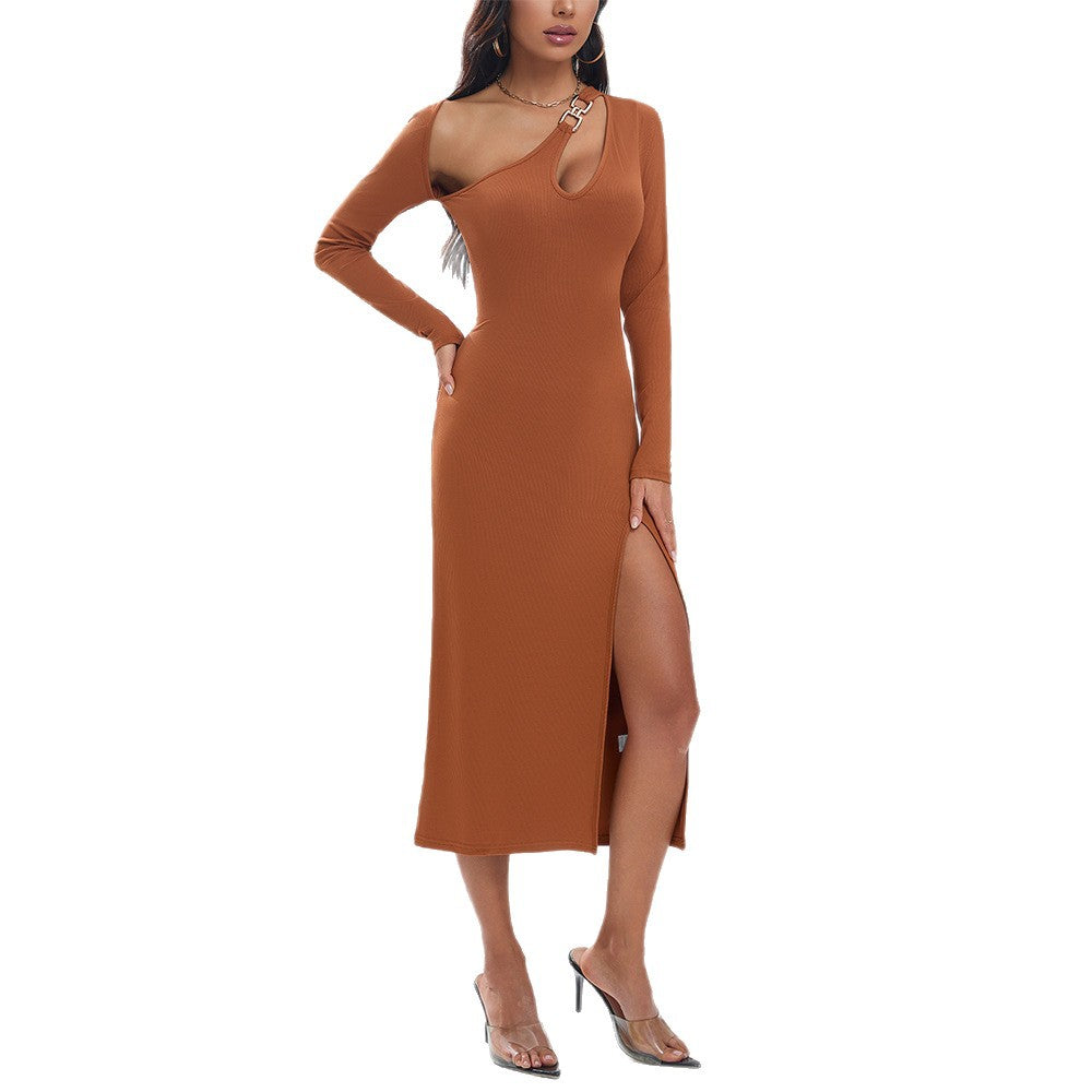 Robe ajustée pour femmes à manches longues avec fente latérale et décolleté asymétrique Levoire