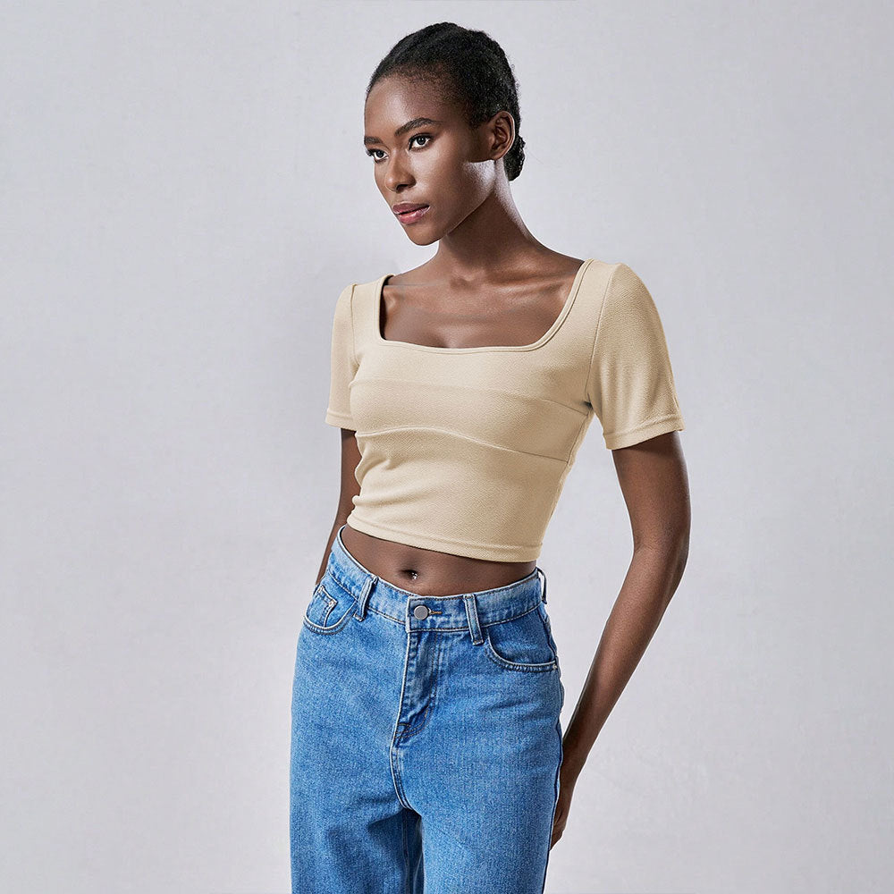 T-shirt court pour femmes avec un élégant décolleté carré et des manches courtes Levoire