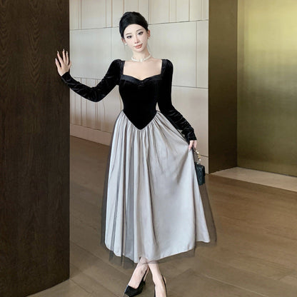 Levoire | Robe en tulle avec une fente en velours fini noir