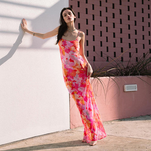 Robe maxi florale élégante pour femme avec des bretelles spaghetti délicates et une coupe fluide Levoire