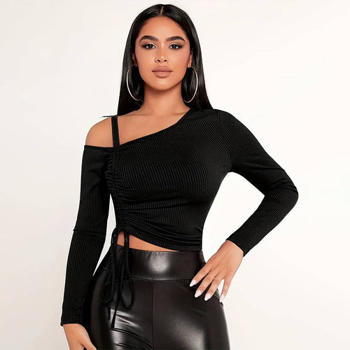 Crop top féminin stylé avec coupe asymétrique et détails de volants raffinés Levoire