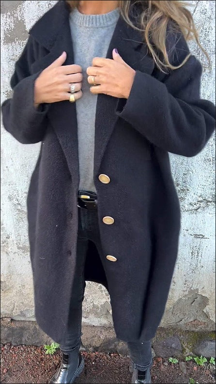 Veste de transition pour femme avec une coupe ample et de élégants détails de boutons Levoire