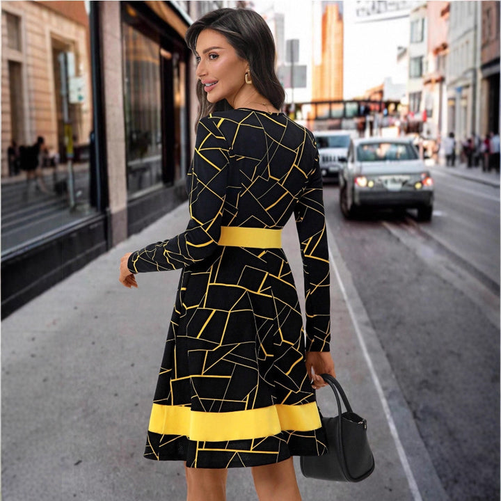 Robe A-line pour femmes avec motif géométrique et coupe ajustée Levoire