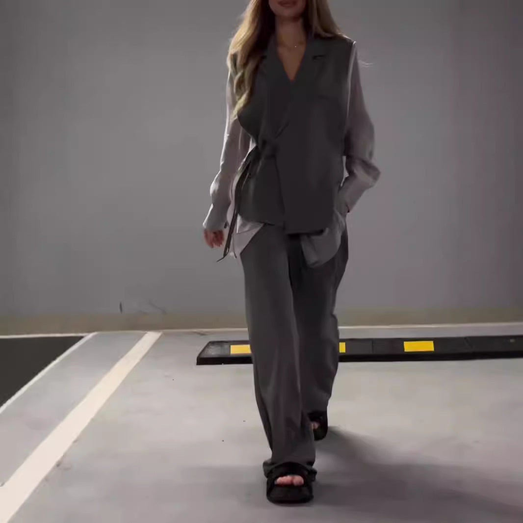 Ensemble de veste enveloppante élégante pour femmes avec une coupe tendance et des poches pratiques Levoire