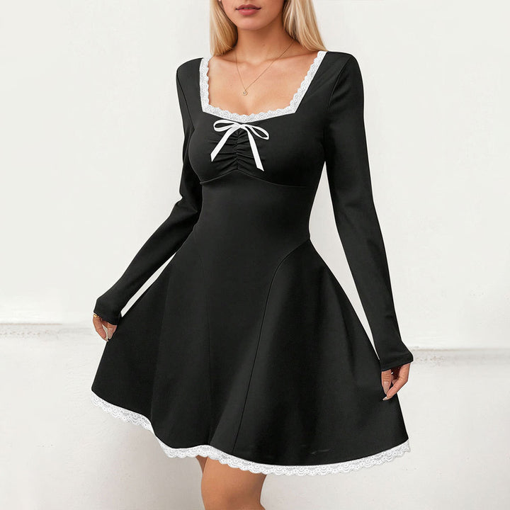 Robe mini pour femmes avec des détails en dentelle de bon goût et un laçage élégant Levoire