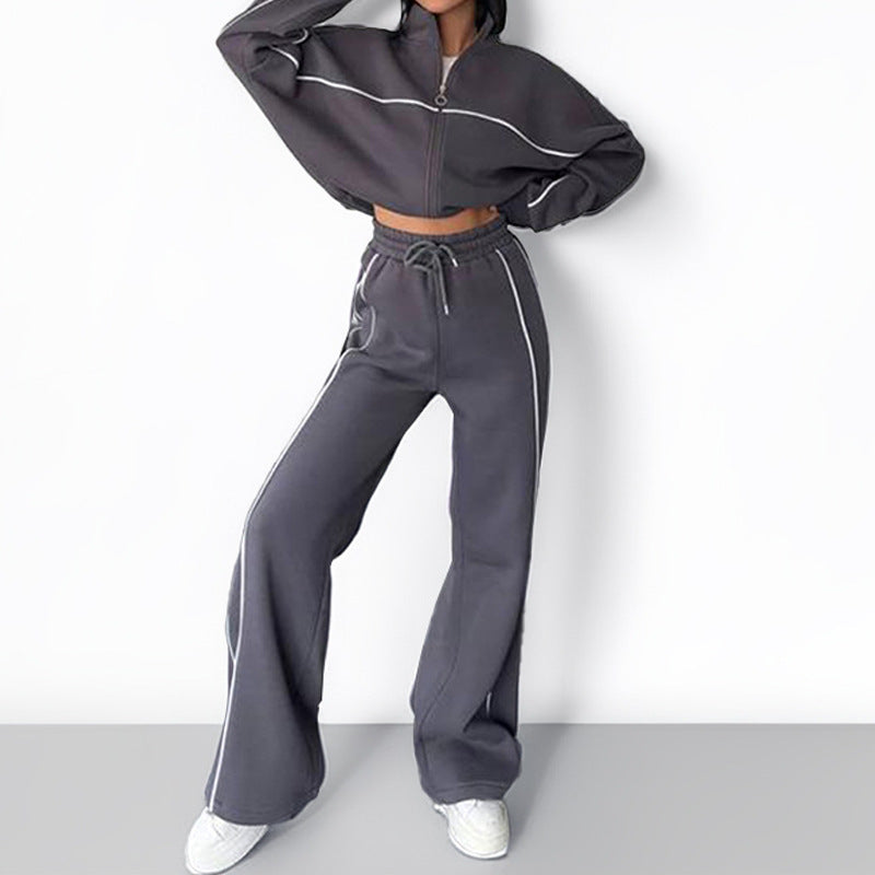 Ensemble sportif pour femmes avec matériau doux et inserts en hauteur. Levoire