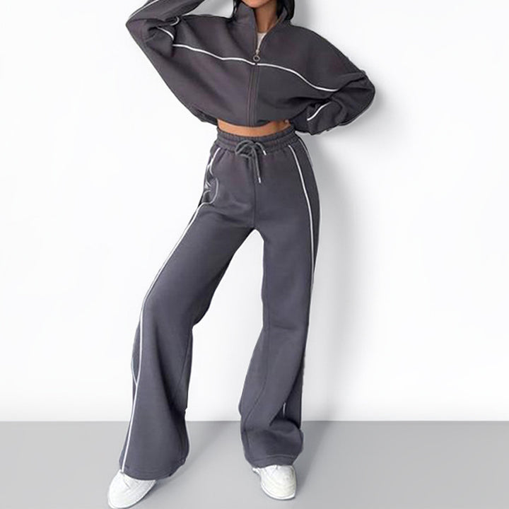Ensemble sportif pour femmes avec matériau doux et inserts en hauteur. Levoire