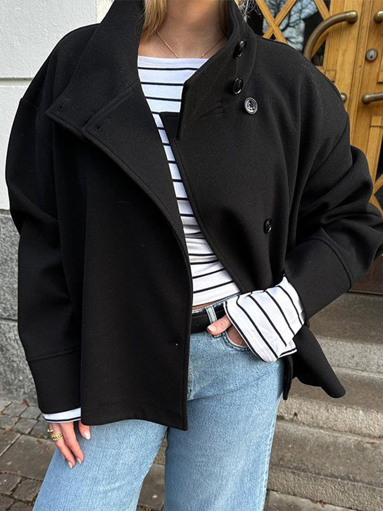 Veste oversize pour femmes avec col haut et détails en boutons Levoire