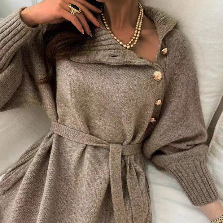 Robe en tricot pour femme avec col haut et détails de boutons décoratifs Levoire
