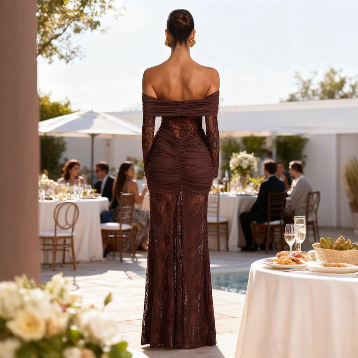 Robe maxi en dentelle élégante pour femmes avec des détails de volants raffinés et des bretelles dénudées Levoire