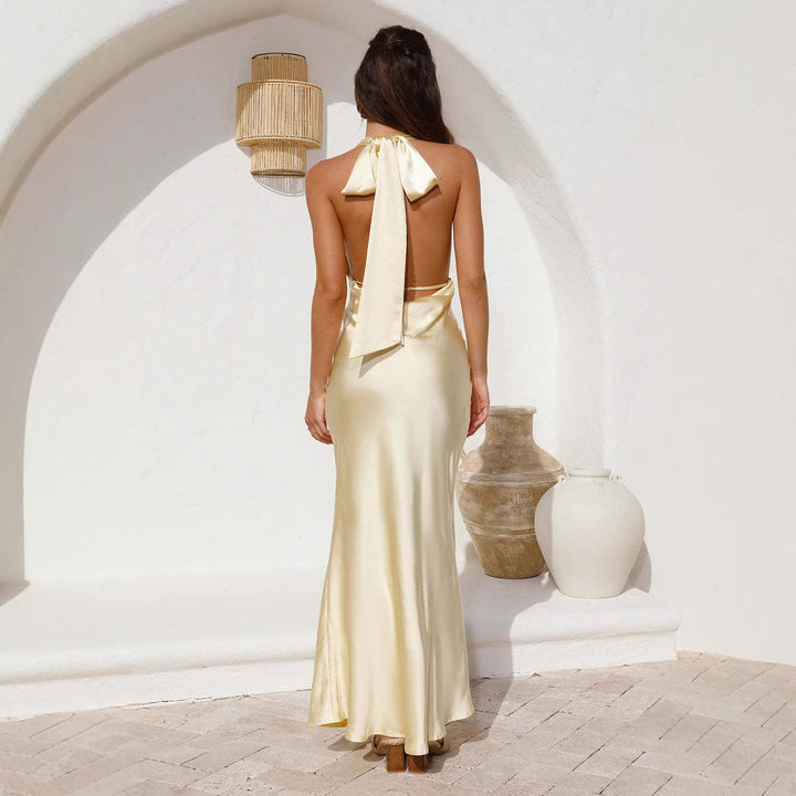 Robe maxi en satin élégante pour femmes avec décolleté en V profond et coupe évasée Levoire
