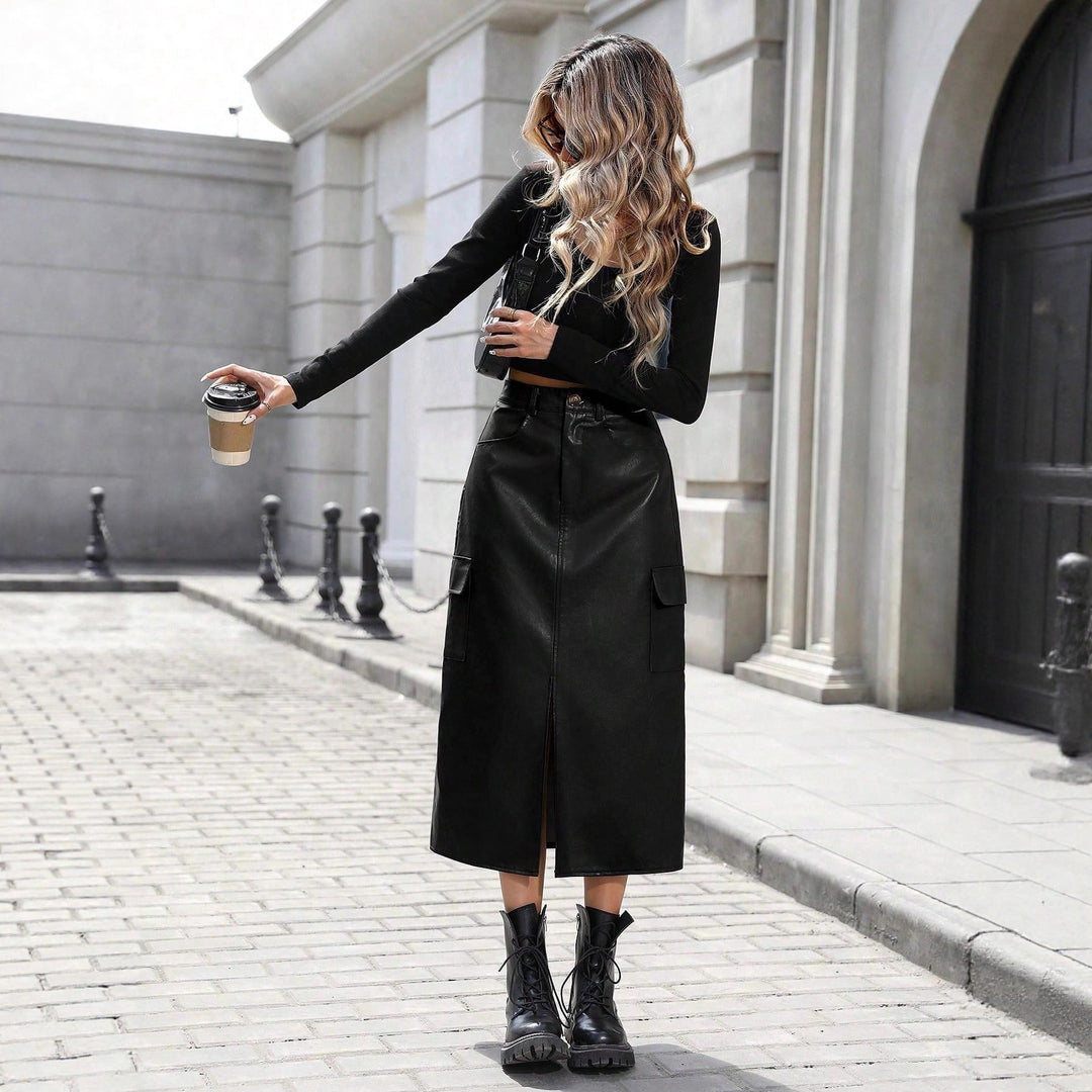 Jupe midi pour femme en similicuir avec poches pratiques et une fente élégante Levoire