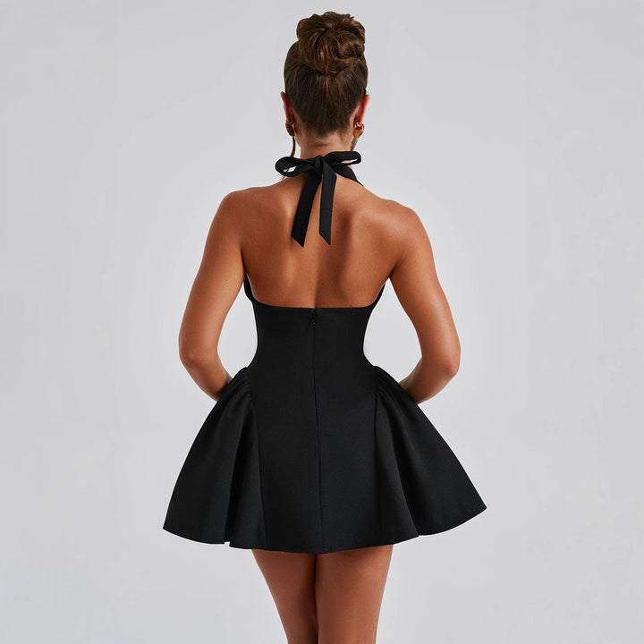 Robe d'été pour femmes, élégamment coupée, avec décolleté en V profond et matériau doux Levoire