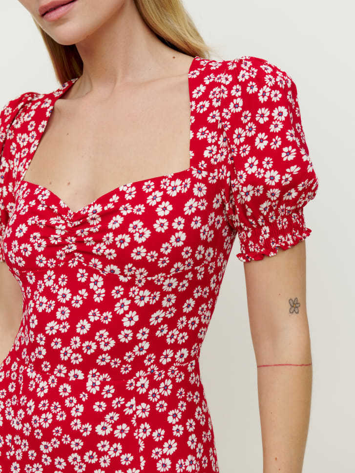 Robe maxi femme avec des manches à volants et une fente latérale Levoire