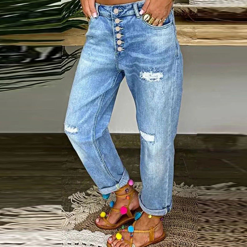 Jeans pour femmes à coupe décontractée avec boutons hauts et détails usés Levoire