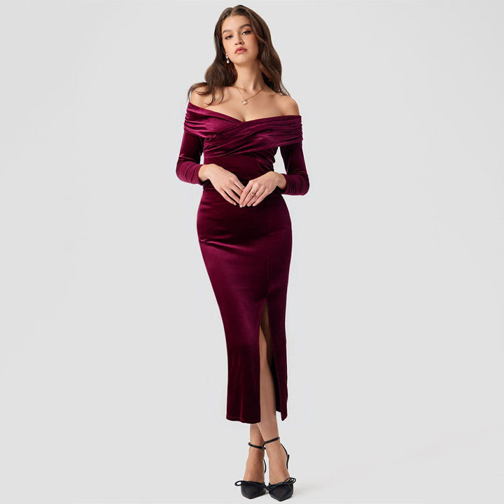 Robe de soirée luxueuse pour femmes avec design dénudé sur les épaules et fente latérale Levoire