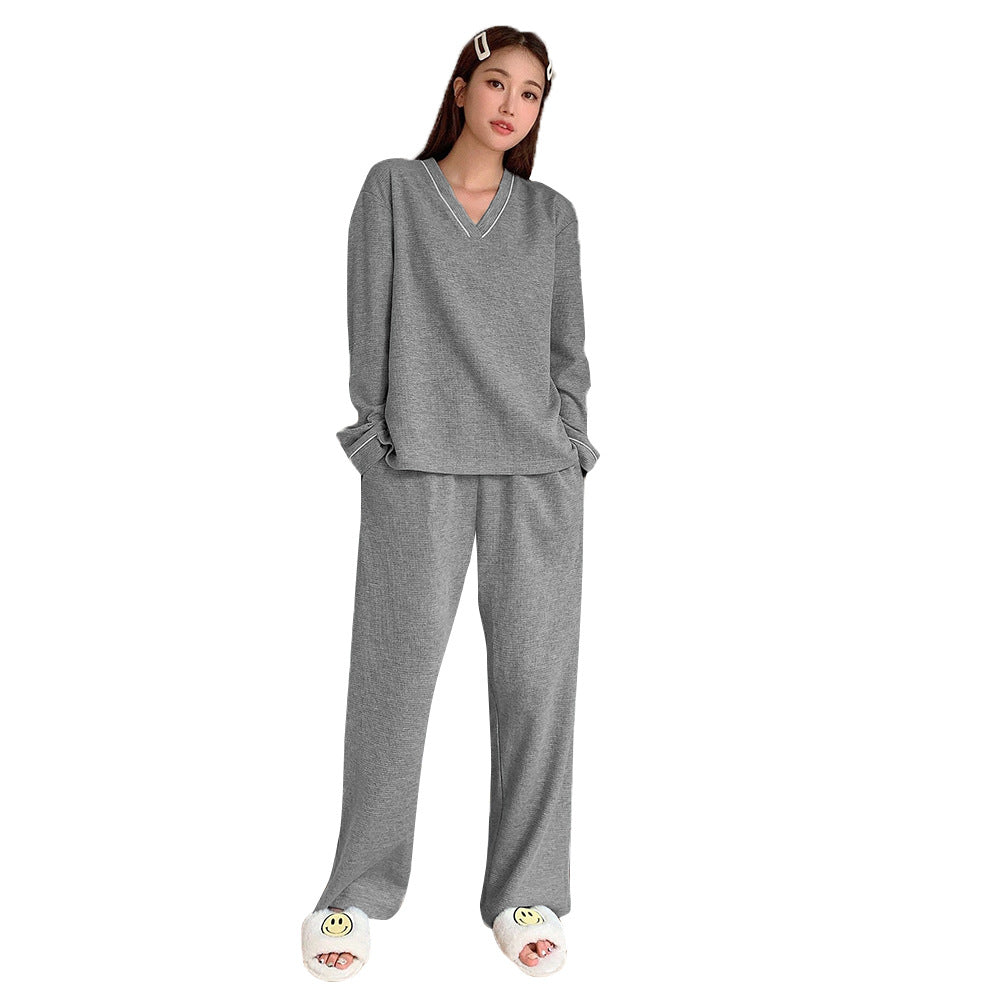 Costume de détente pour femmes avec décolleté en V et coupe ample Levoire