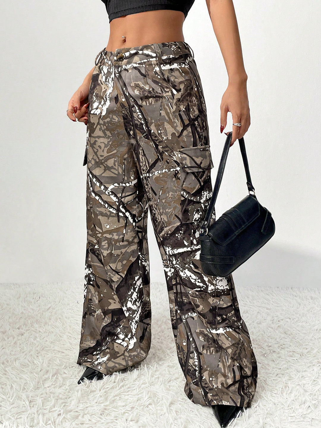 Pantalons cargo larges pour femmes avec design camouflage moderne Levoire