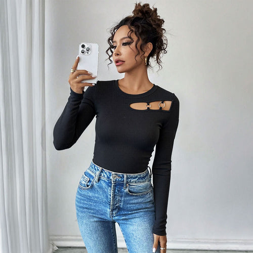 Chemise à manches longues pour femmes avec design asymétrique à découpes et détails de bague à la mode Levoire
