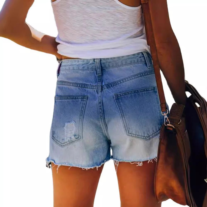 Shorts en denim pour femmes avec des appliqués en forme d'étoile uniques et un look usé décontracté Levoire
