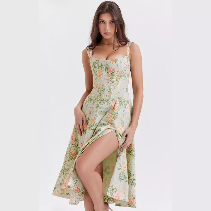 Robe d'été élégante pour femmes avec des accents floraux et de hautes fentes Levoire